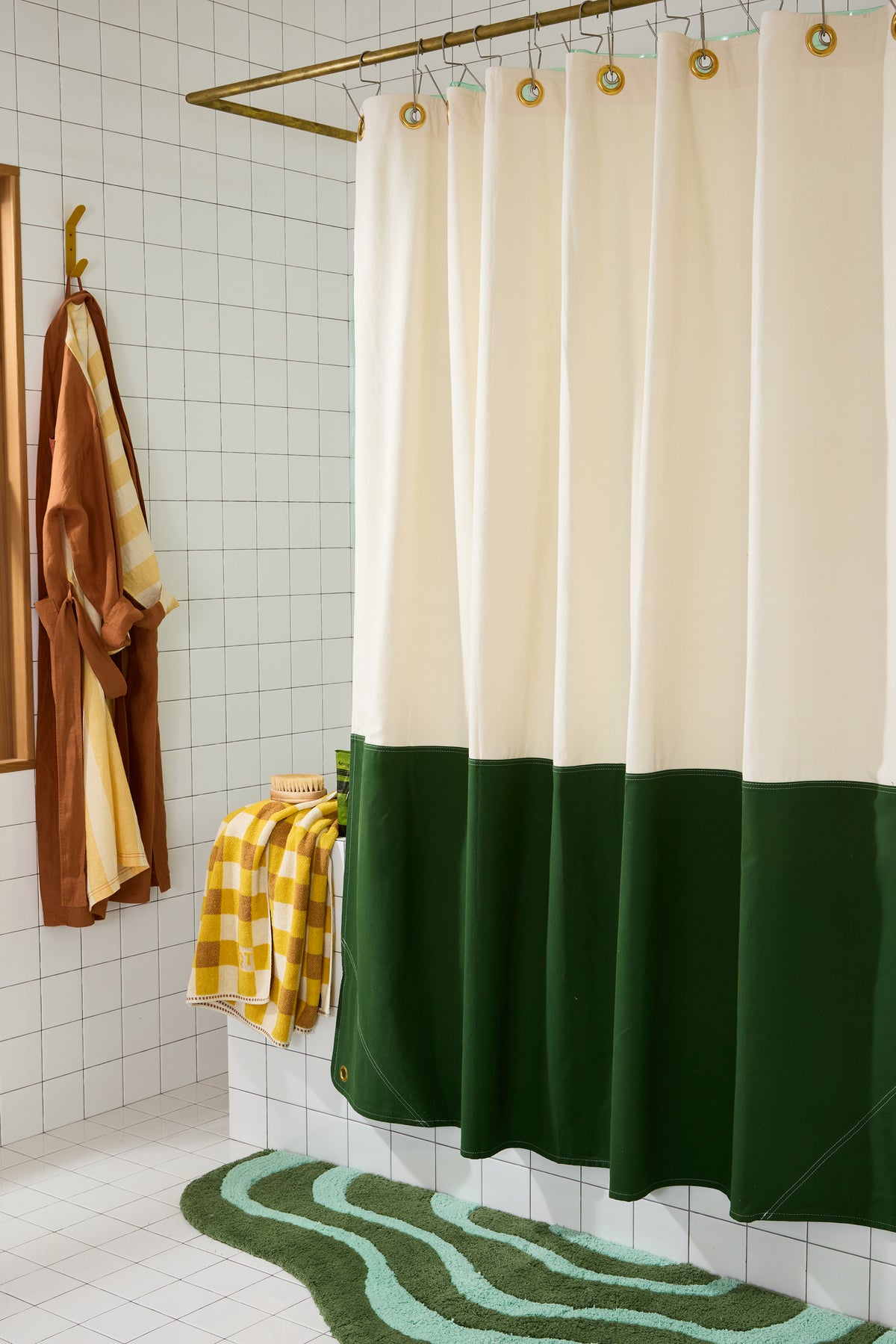 Orient pine paired with a green wavy bath rug in a tiled bathroom setting.